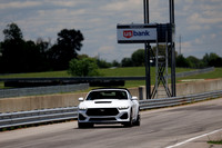 car-mustang-white-t9