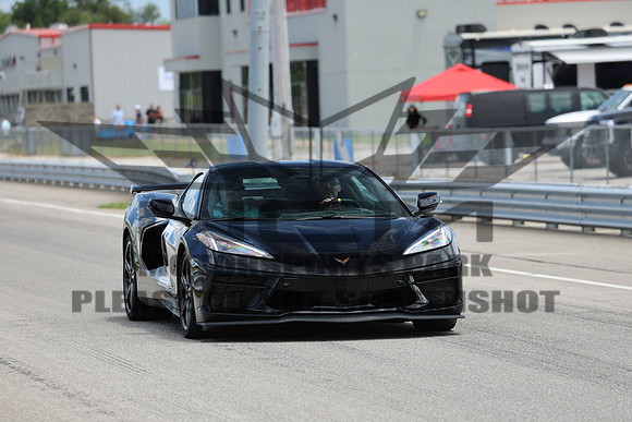 touring1blackcorvette24-3