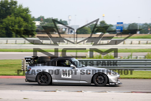 NG8A9742